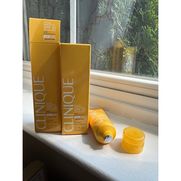 Clinique SolarSmart Face Cream Broad Spectrum SPF30 50 ml/ 1.7 oz SET of 2! - Picture 1 of 1